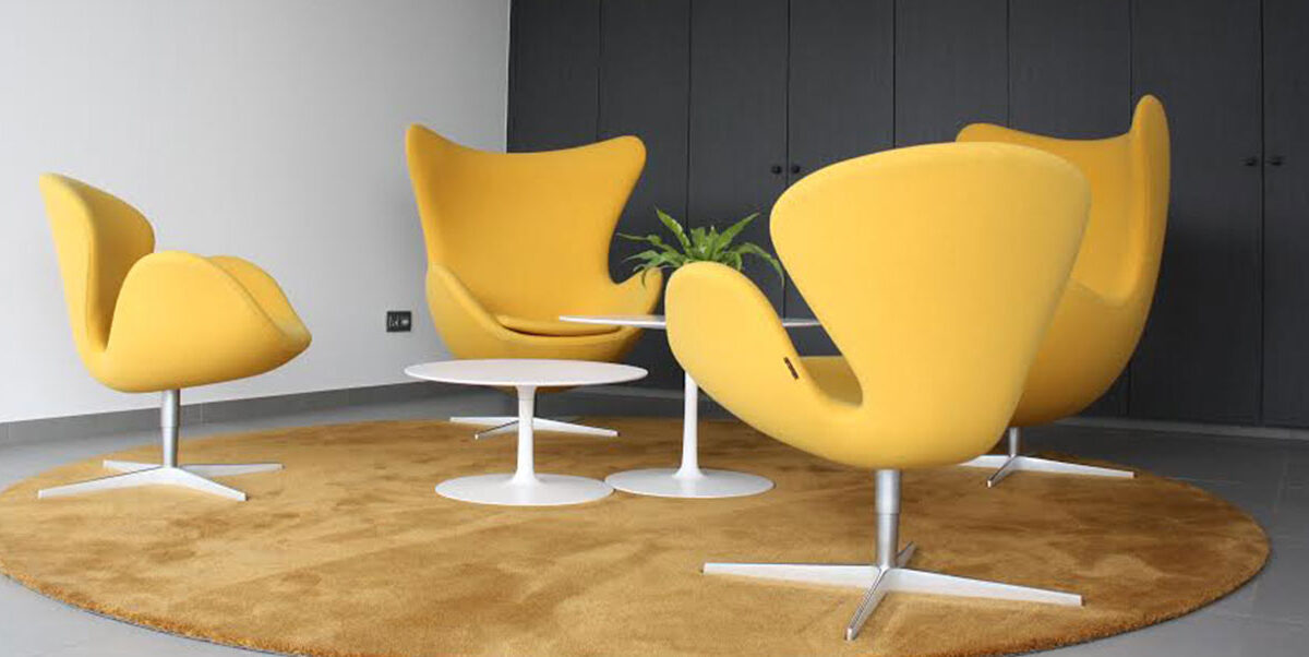 burelen-egg-swan-arne-jacobsen-MDF-Vitra-wire-chair-Meda-chair-Casteelken-interieur-design